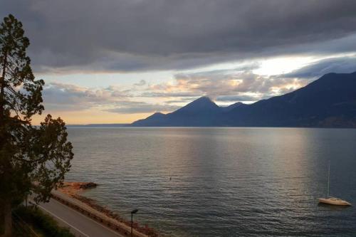 Villa Francesca-Grande appartamento in riva al lago