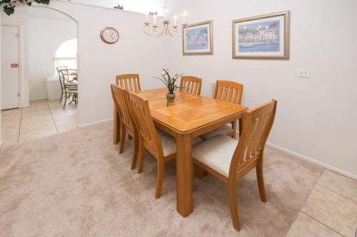 Sarah's Hampton Lakes Villa home - image 2