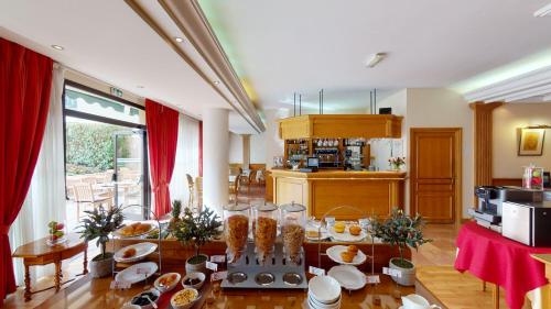 Sun Riviera Hotel - image 11