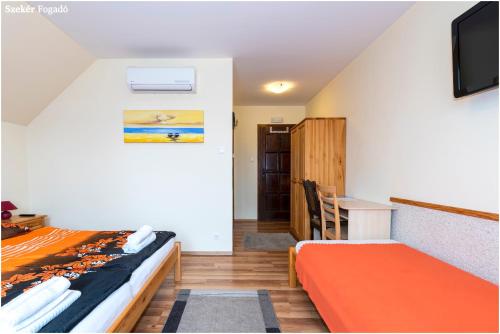 1 double bed, 1 twin bed