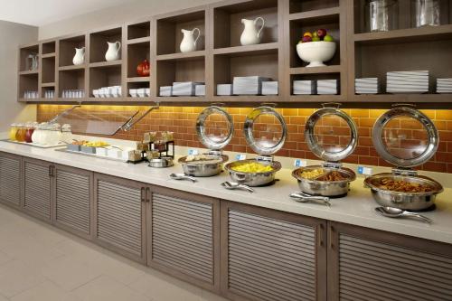 Étterem, Hyatt House Pittsburgh South Side near Katonák és Matrózok Emlékterem