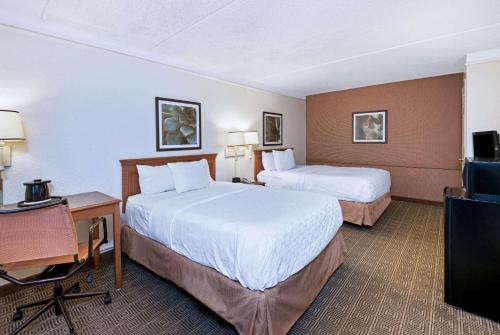 La Quinta Inn & Suites by Wyndham San Antonio I-35 N At Rittiman