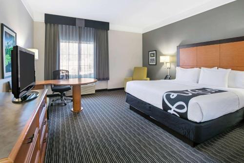 La Quinta Inn & Suites by Wyndham Dallas Arlington South