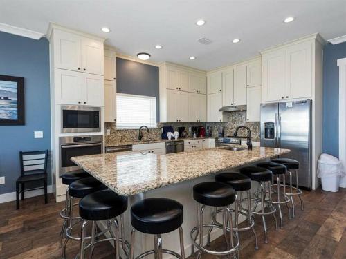 Shipwrecked by Meyer Vacation Rentals - main image