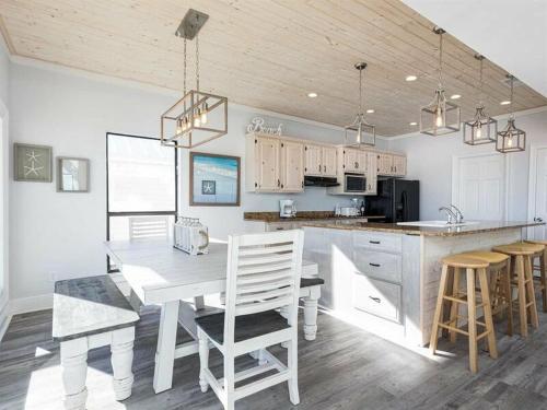 Summers Point by Meyer Vacation Rentals - image 7