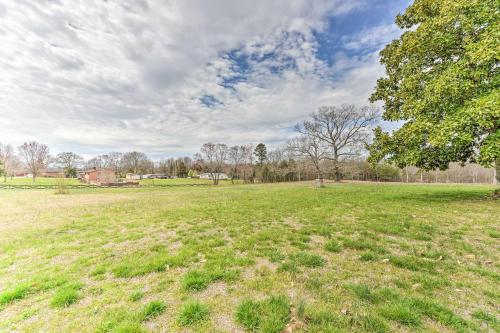 Elegant and Spacious Home 18 Mi to Lake Norman - image 6