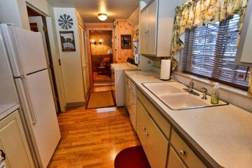 Lakeside Jewel by Casago McCall - Donerightmanagement - image 4