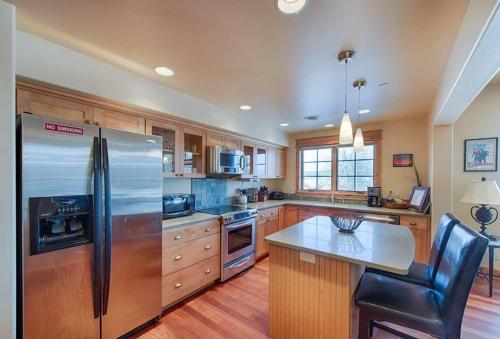 Park Street Penthouse East by Casago McCall - Donerightmanagement - image 3