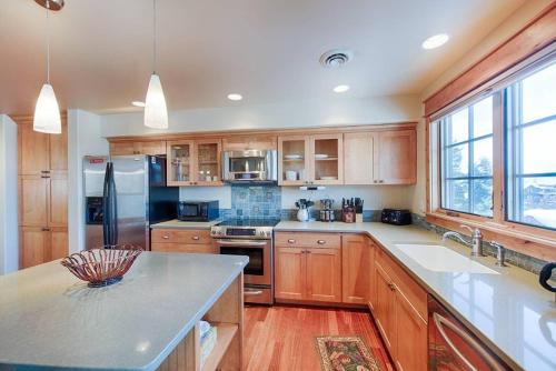 Park Street Penthouse East by Casago McCall - Donerightmanagement - image 6