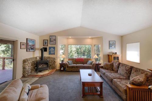 Syringa House by Casago McCall - Donerightmanagement - main image