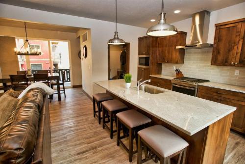 Suite Retreat by Casago McCall - Donerightmanagement - image 5