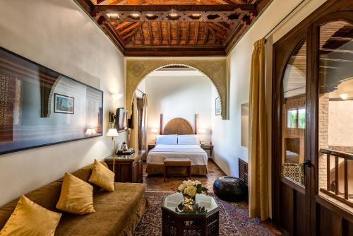 Deluxe Double Room with lateral Alhambra view