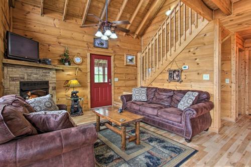 Sevierville Sanctuary Hot Tub Pool Table and Deck! - image 2