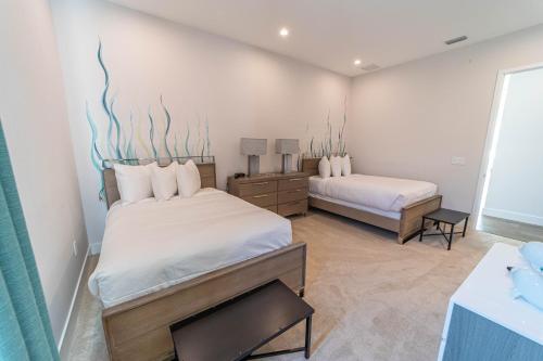 Luxury Bear's Den Home near Disney! Resort Access & Golf View 997JN - image 8