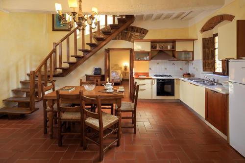 Book the Apartment - Split Level Apartment - Split Level