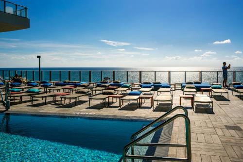 Luxurios 2B/2B Condo Beachfront Building - image 9