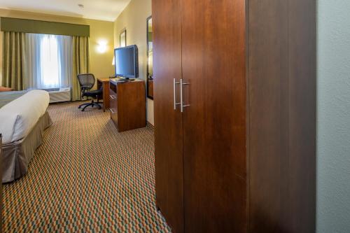 Best Western Plus Airport Inn And Suites