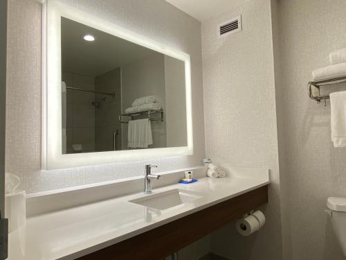 Holiday Inn Express & Suites Beaumont - Oak Valley, an IHG Hotel