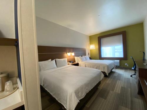 Holiday Inn Express & Suites Beaumont - Oak Valley, an IHG Hotel