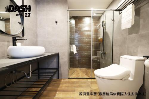Standard Twin Room image 1