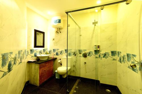 room detail thumbnail 2