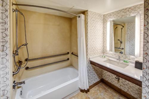 Queen Room with Two Queen Beds - Mobility Accessible Tub/Non-Smoking