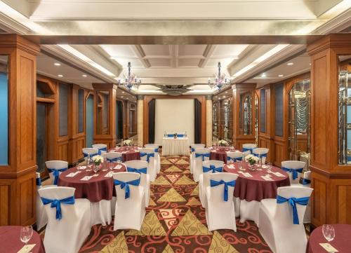 Sarovar Portico Kalupur Ahmedabad - 연회장