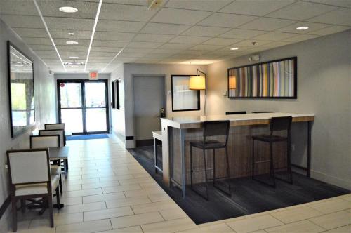 設施, Holiday Inn Express & Suites Batesville By IHG in 貝茨維爾