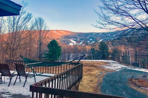 The Mountain House Windham Retreat with Hot Tub! - image 2