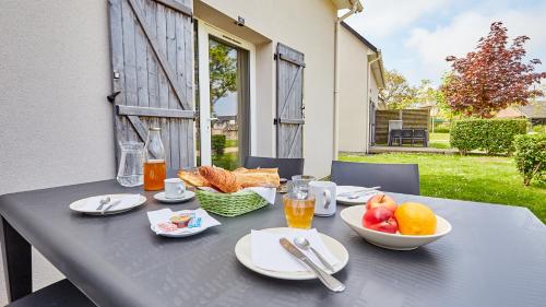 2 bedrooms, 4 beds