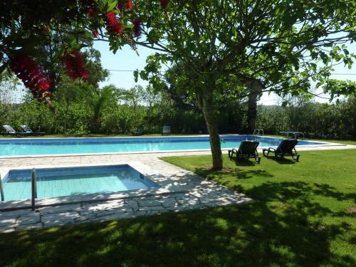 Inviting holiday home in Montemor o Novo with Pool