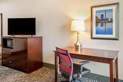 La Quinta Inn & Suites by Wyndham Houston - Magnolia