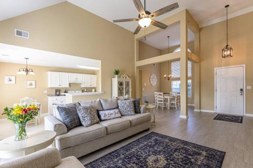 Bright Open House Minutes To Downtown Cartersville secondary