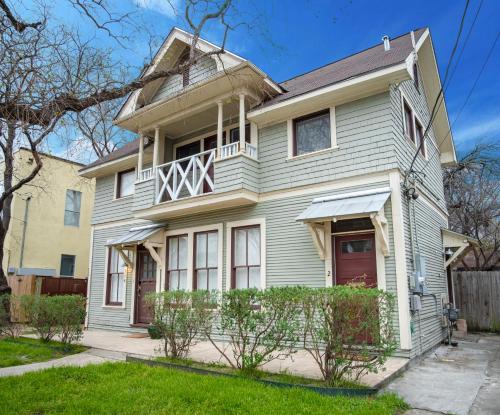 Cozy Downtown 2BA/1BA Historic House - Casa Verde - Apartment - San Antonio