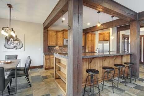 Mountain Home No Stairs Stunning Views Near Snowbasin EW 102 - image 3