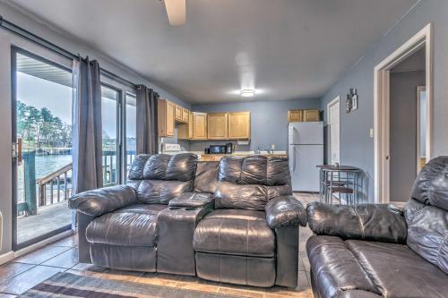 Modern Hot Springs Condo with Dock on Lake Hamilton! in Hot Springs, USA