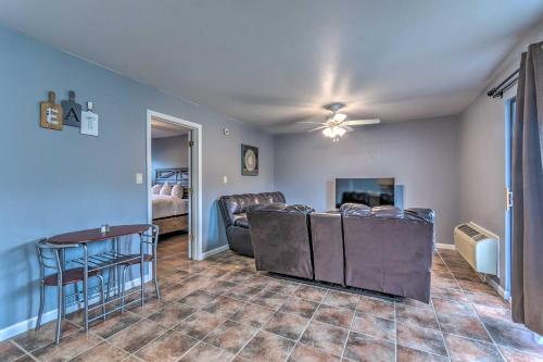 Modern Hot Springs Condo with Dock on Lake Hamilton! in Hot Springs, USA