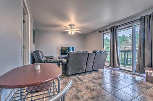 Modern Hot Springs Condo with Dock on Lake Hamilton! in Hot Springs, USA