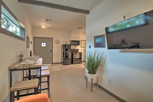 Cozy Modern Apartment - Steps to Dtwn Bus! - image 6
