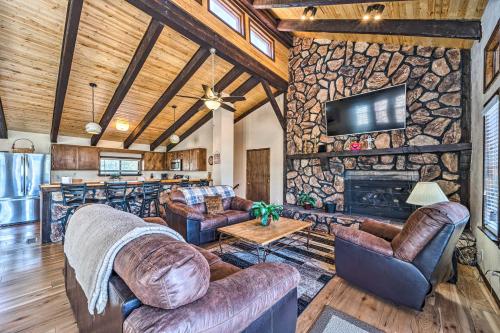 Modern Mtn Condo Game Room BBQ Fireplaces! - image 2
