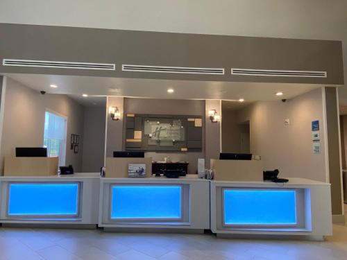 Holiday Inn Express & Suites Beaumont - Oak Valley