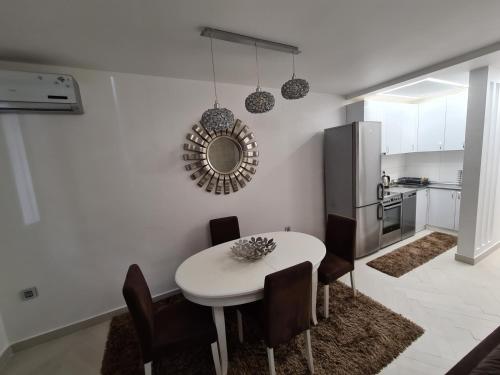 Adonis Apartment - image 5