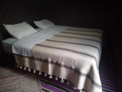 3 twin beds