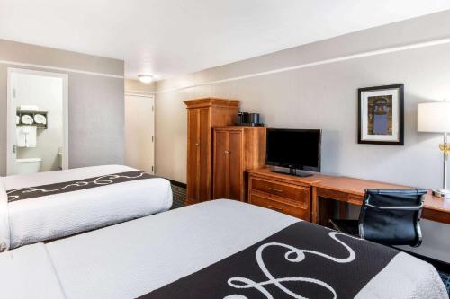 2 double beds