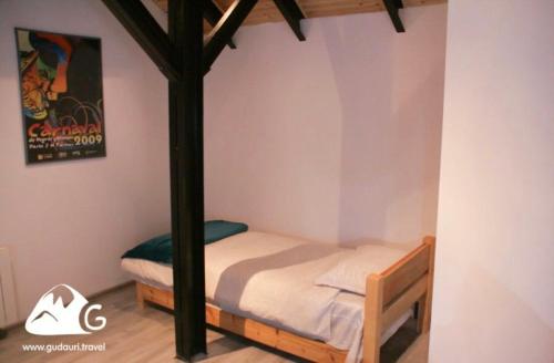 3 bedrooms, 6 beds