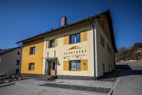 Apartmány pod Jeřábem, Šanov 67, Červená Voda - Accommodation