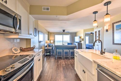 Luxe Oceanfront Condo with Pool Beach Access and Gear!