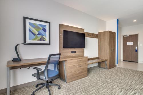 Holiday Inn Express & Suites - Denton South, an IHG Hotel