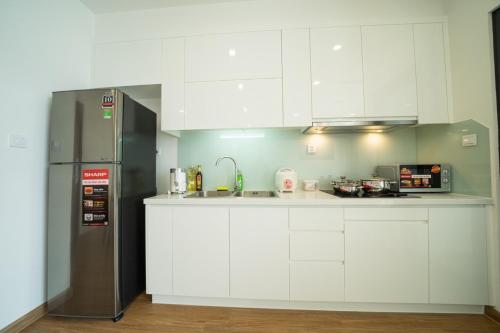 BOM HOMES- VINHOMES SKYLAKE- SERVICE APARTMENt - image 5