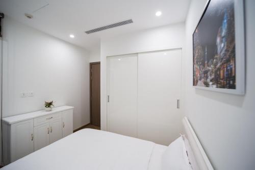 BOM HOMES- VINHOMES SKYLAKE- SERVICE APARTMENt - image 2
